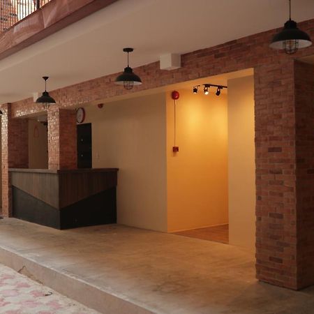 Cerca Hotel Balabag  Екстер'єр фото