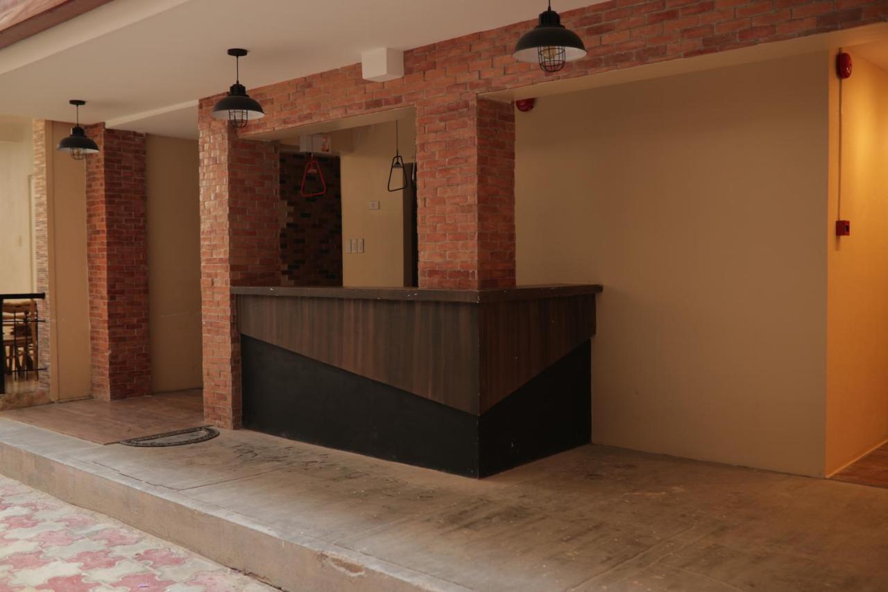 Cerca Hotel Balabag  Екстер'єр фото