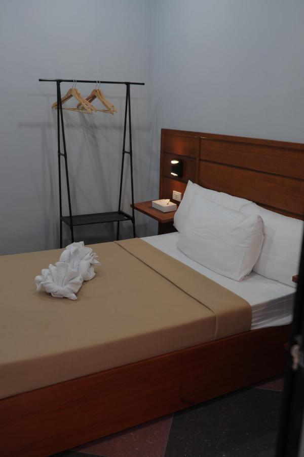 Cerca Hotel Balabag  Екстер'єр фото