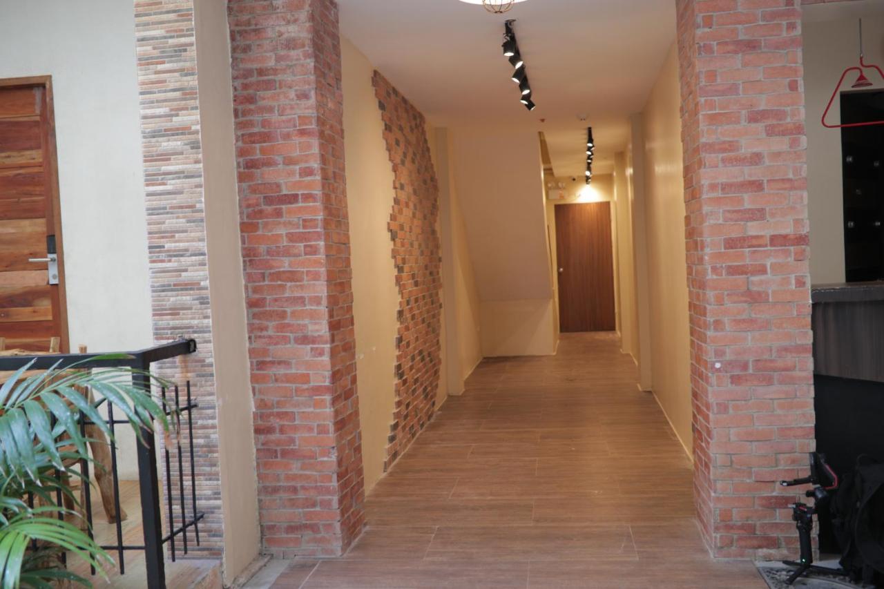 Cerca Hotel Balabag  Екстер'єр фото