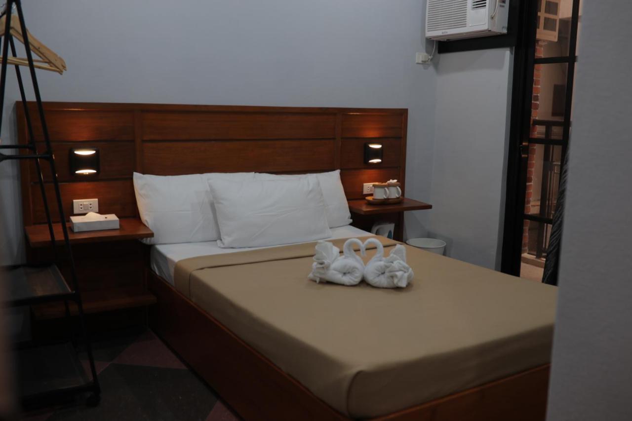 Cerca Hotel Balabag  Екстер'єр фото