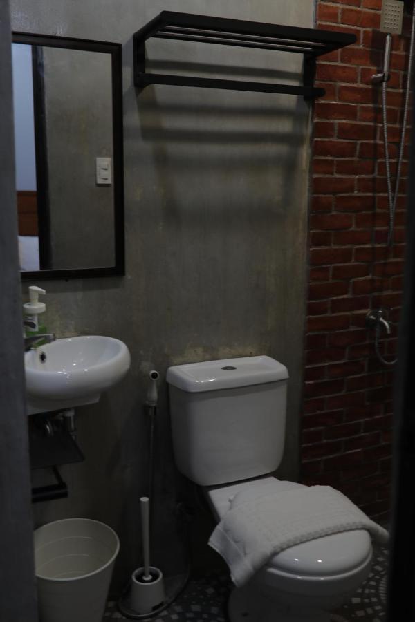 Cerca Hotel Balabag  Екстер'єр фото