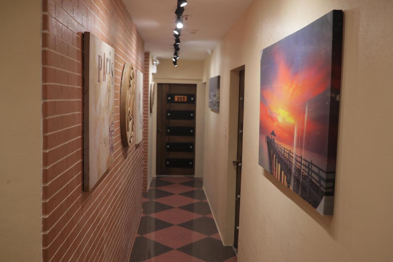 Cerca Hotel Balabag  Екстер'єр фото