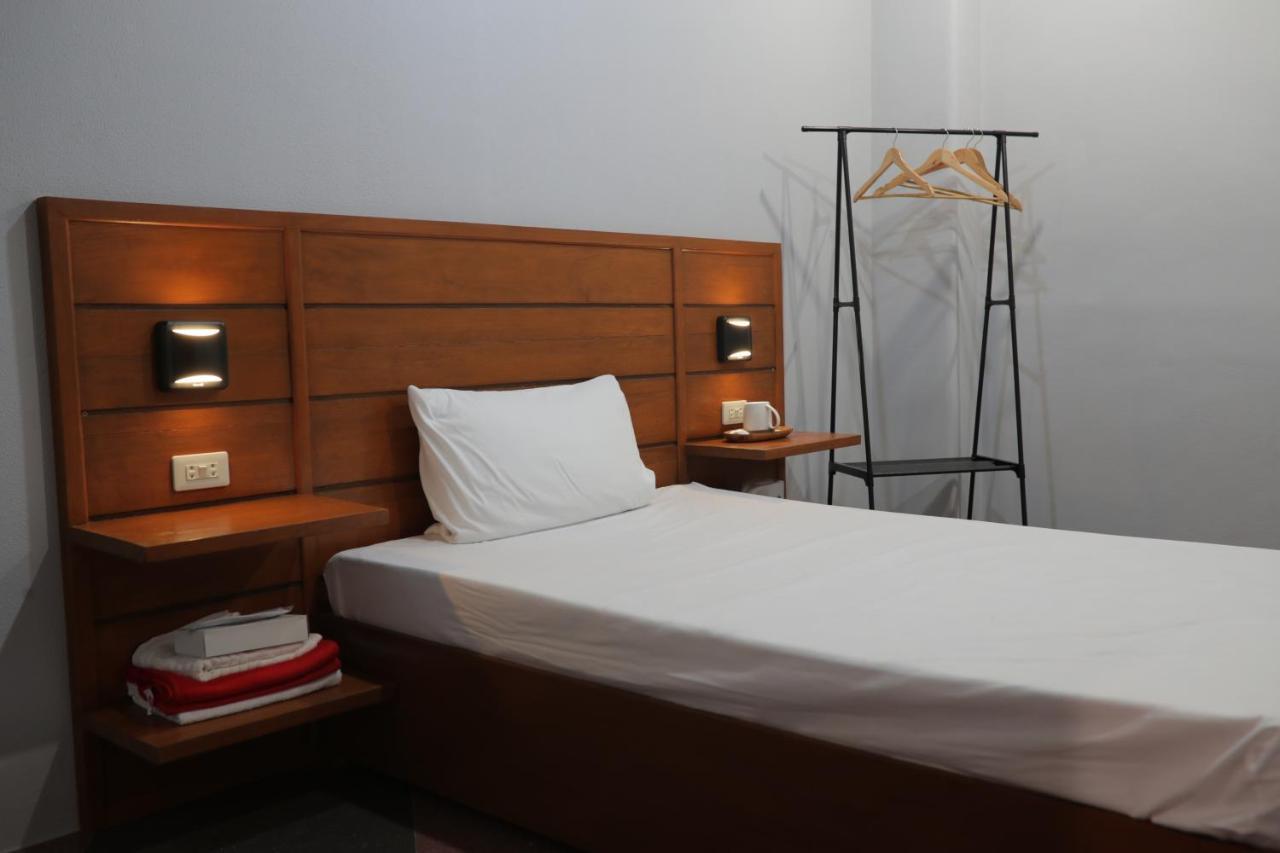 Cerca Hotel Balabag  Екстер'єр фото