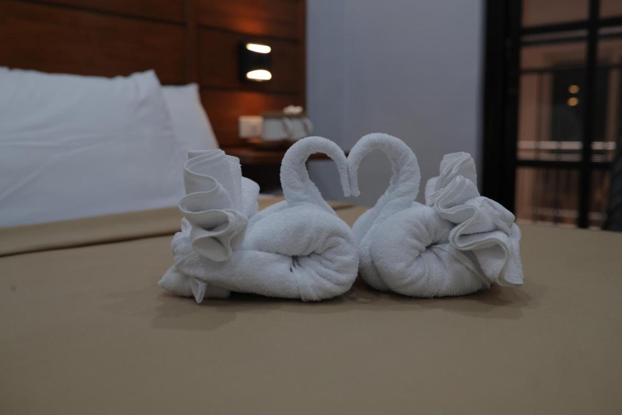 Cerca Hotel Balabag  Екстер'єр фото