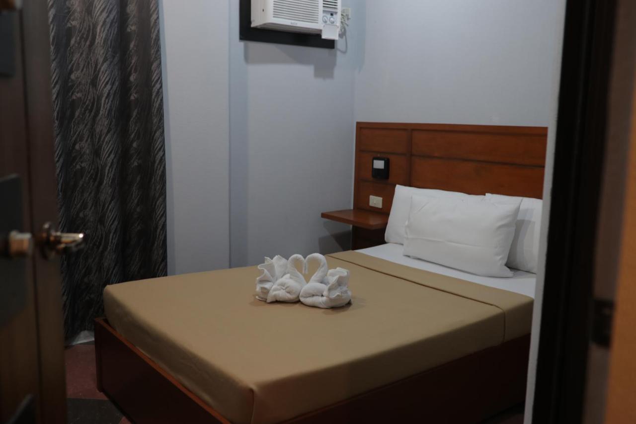Cerca Hotel Balabag  Екстер'єр фото
