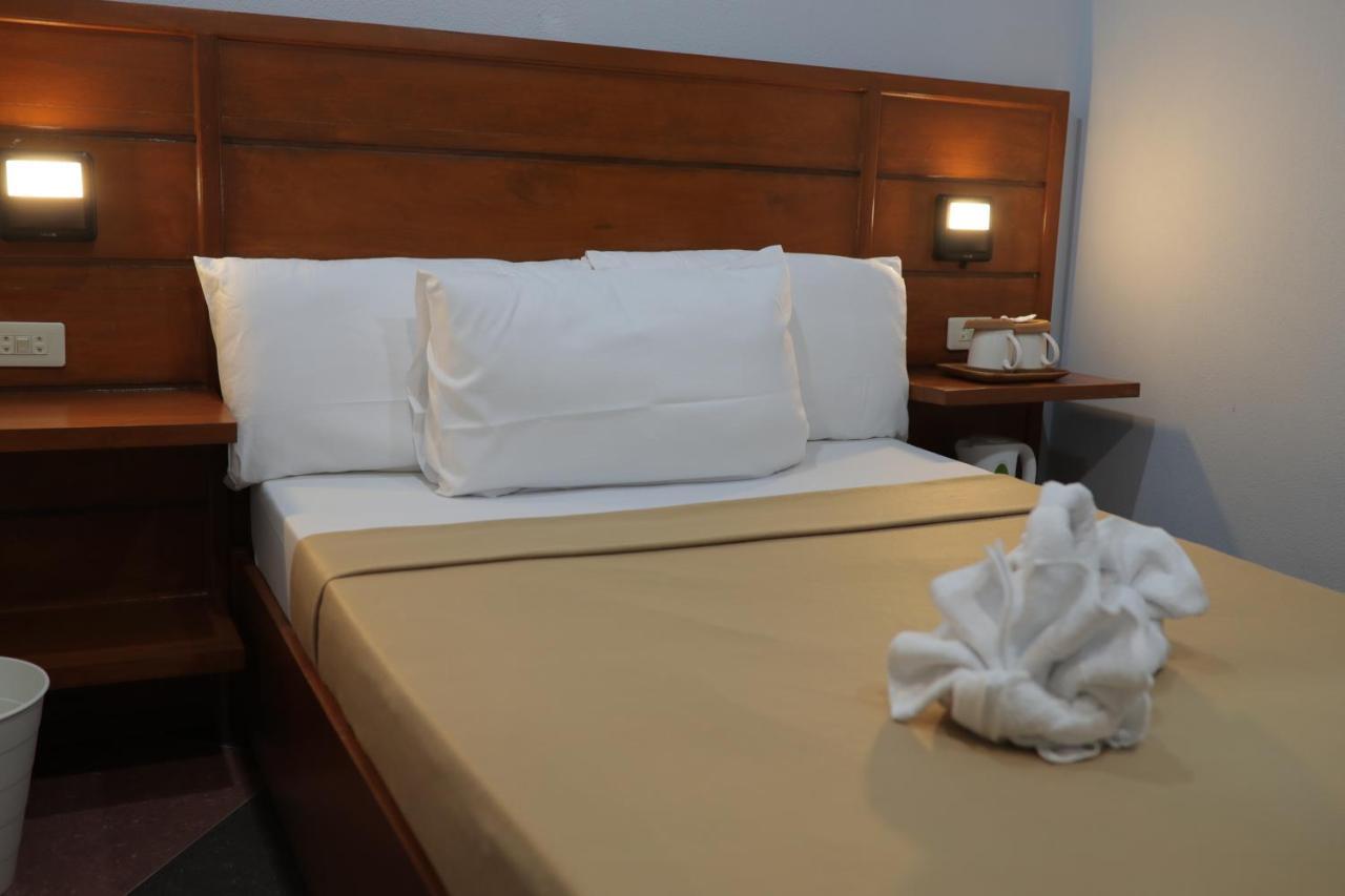 Cerca Hotel Balabag  Екстер'єр фото