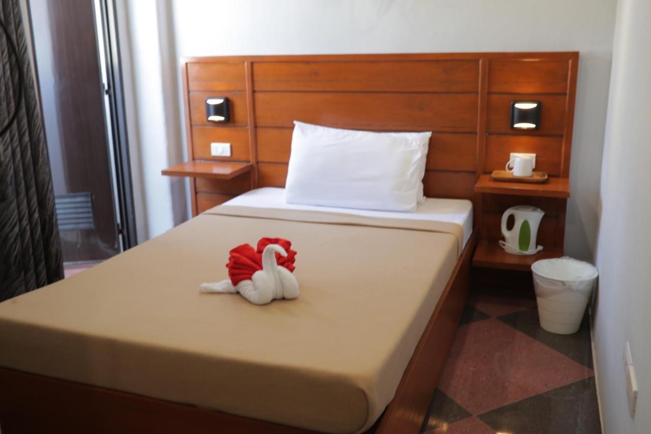 Cerca Hotel Balabag  Екстер'єр фото