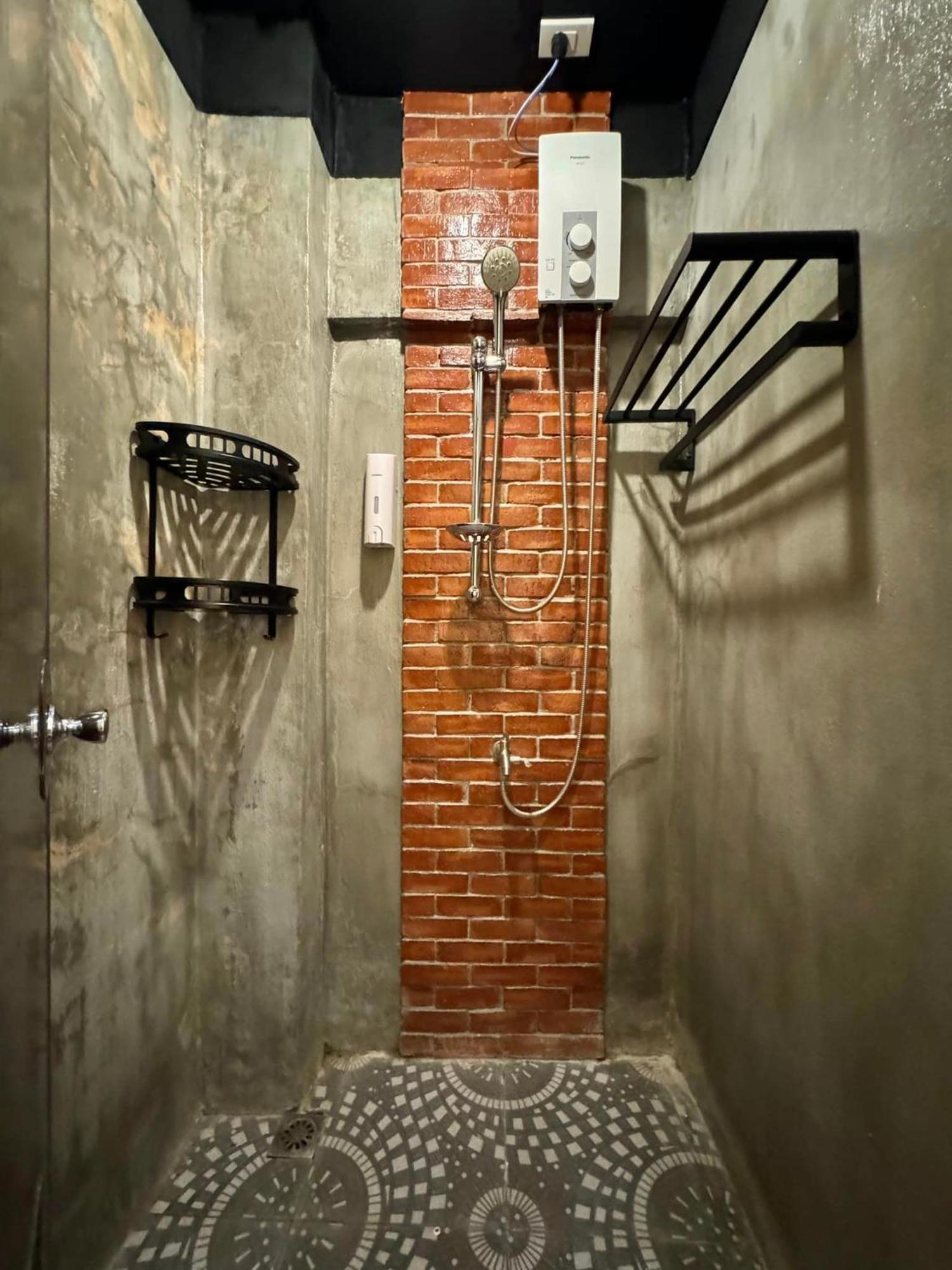 Cerca Hotel Balabag  Екстер'єр фото
